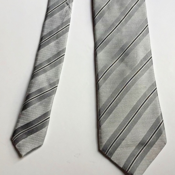 CANALI  light gray  colour striped Silk tie made in Italy 🇮🇹 - Picture 3 of 6